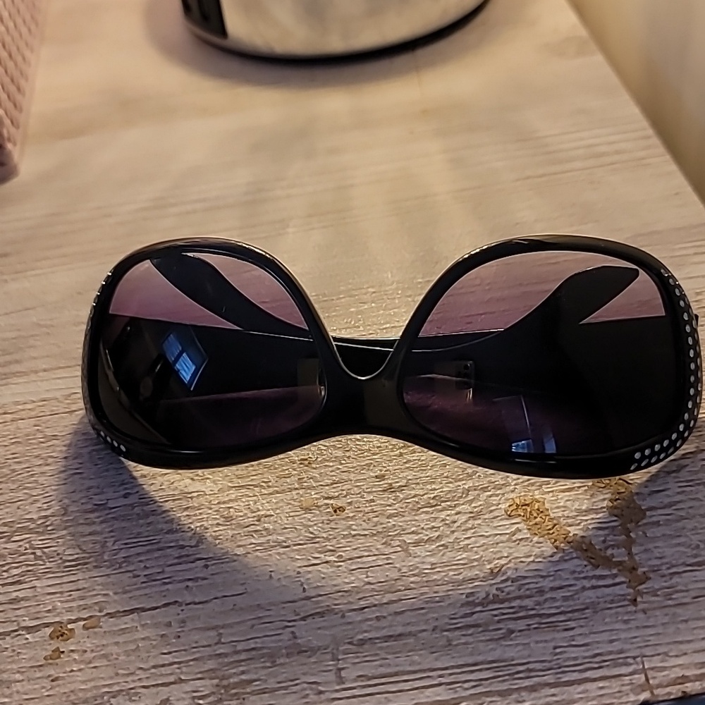 Black Women's Sunglasses with Purple Lenses